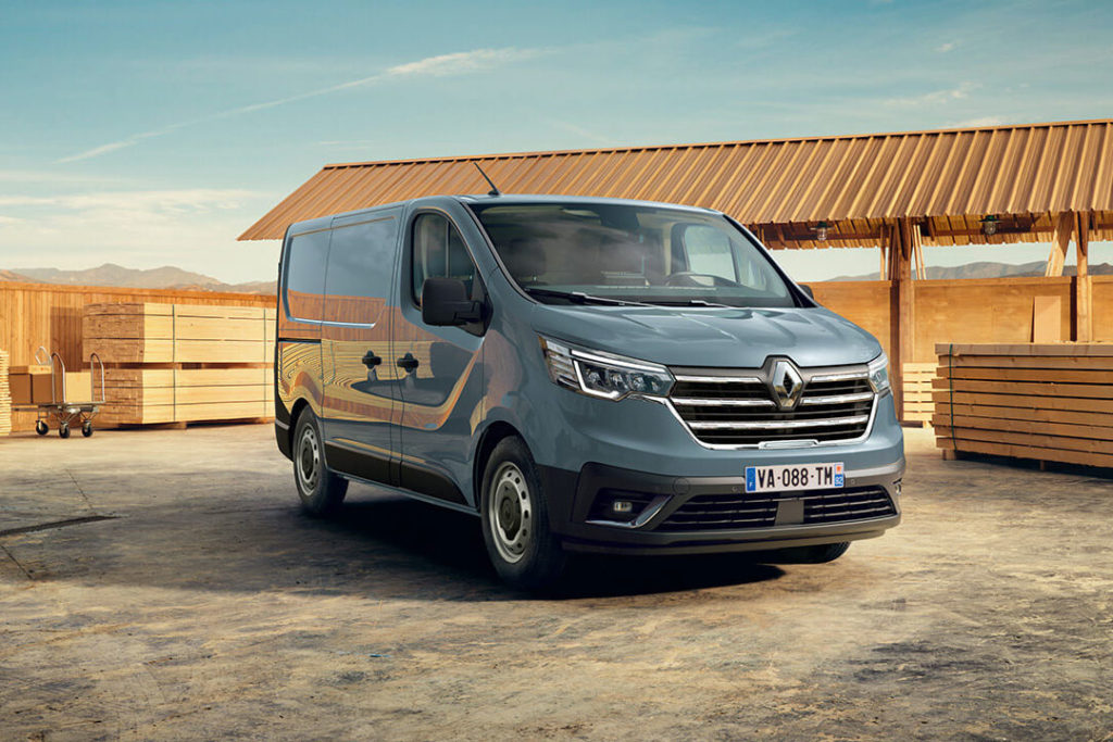 Renault-Trafic-Van-e-tech-front-sida