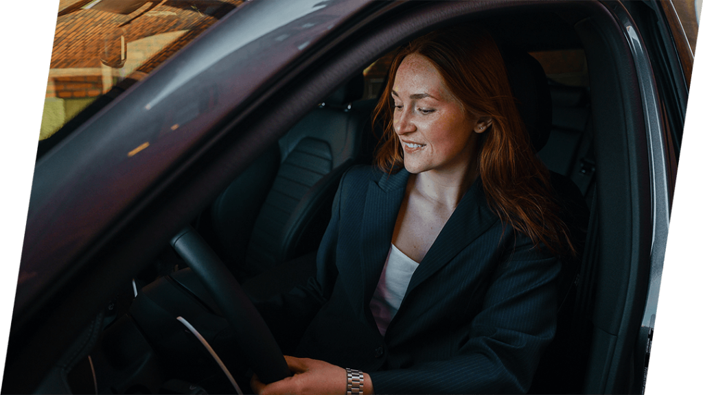 Alfa-Romeo-Stelvio-girl-in-car-unifleet